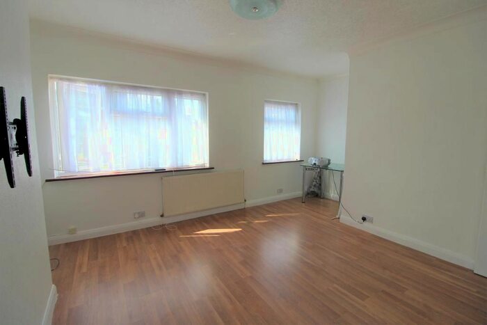 2 Bedroom Flat To Rent In Regal Court, Edmonton, London, N18