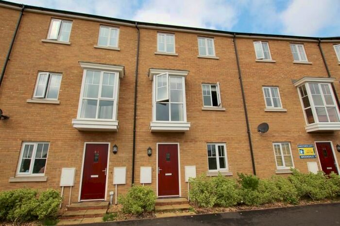 4 Bedroom Town House To Rent In New Lakeside, Hampton Vale, PE7