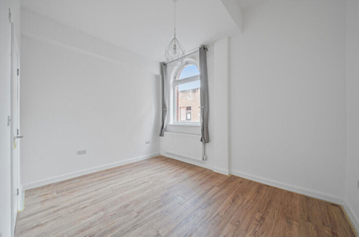 1 Bedroom Apartment To Rent In Holloway Road, London, N7