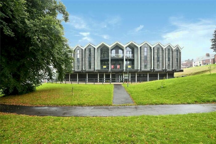 3 Bedroom Flat To Rent In West Bars, Chesterfield, S40