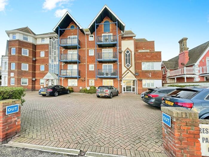 2 Bedroom Flat For Sale In Marine Parade East, Clacton-On-Sea, CO15
