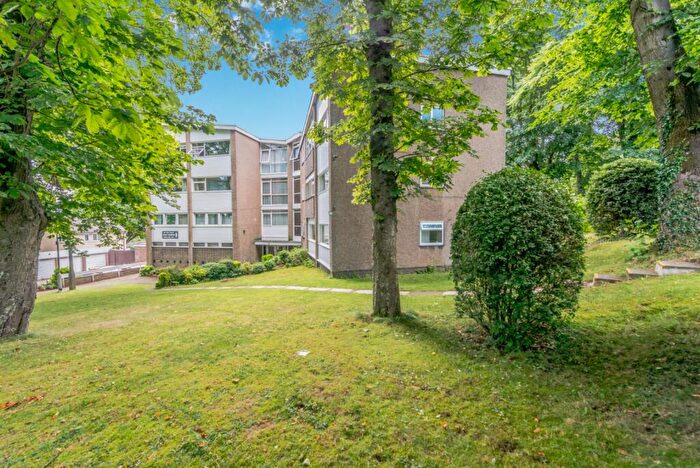 2 Bedroom Flat For Sale In Park Road, Eccleshill, Bradford, BD10