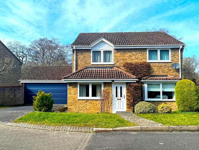 4 Bedroom Detached House For Sale In Cotswold Close, Dibden Purlieu, SO45