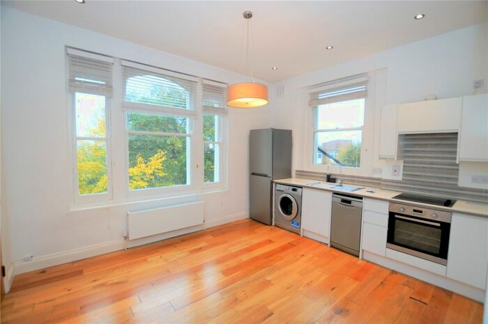 2 Bedroom Flat To Rent In Cintra House, Beulah Hill, London, SE19