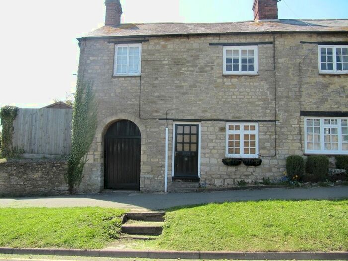 2 Bedroom Cottage To Rent In Bridge Street, Brackley, NN13