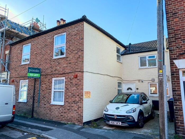 2 Bedroom Flat To Rent In Dews Road, Salisbury SP2