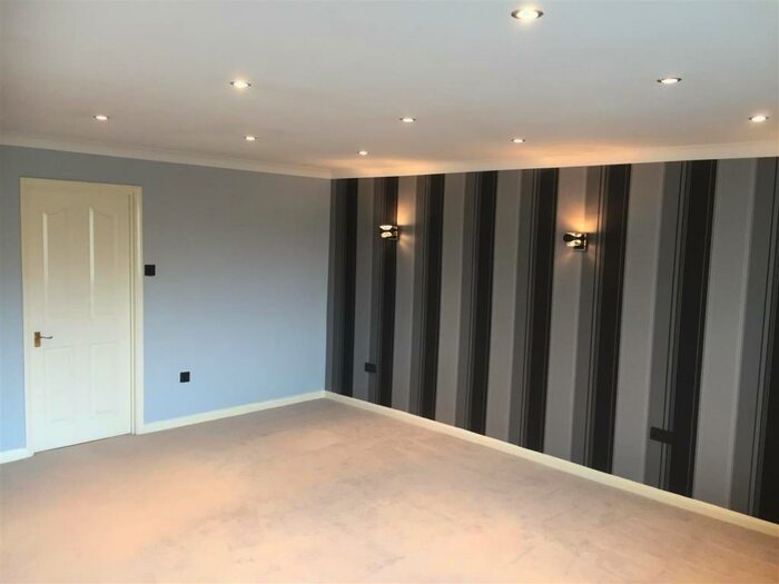 2 Bedroom Flat To Rent In Maytree Close, Rainham, RM13