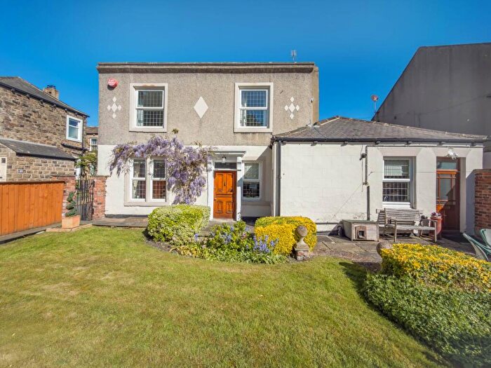 3 Bedroom Detached House For Sale In Reform Street, Gomersal, BD19