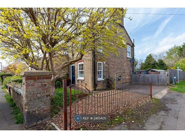 2 Bedroom End Of Terrace House To Rent In Church Road, Stotfold, Hitchin, SG5