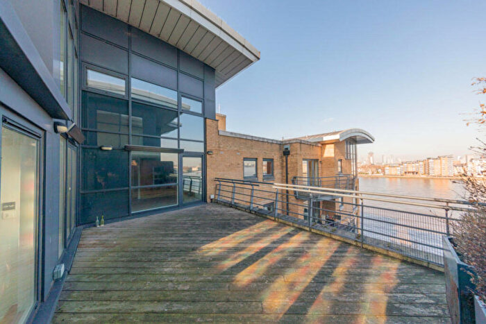 3 Bedroom Apartment To Rent In Glaisher Street, London, SE8