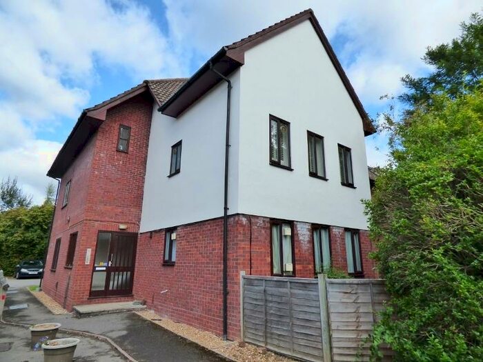 Studio To Rent In Leatherhead, KT22
