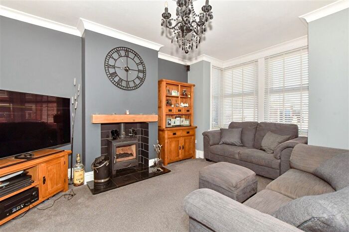 3 Bedroom End Of Terrace House For Sale In Chelmsford Road, Portsmouth, Hampshire, PO2