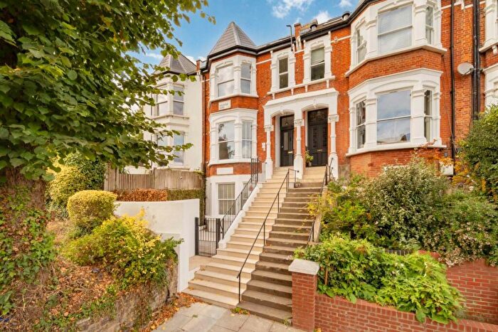 3 Bedroom Flat To Rent In Hillfield Road, West Hampstead, NW6