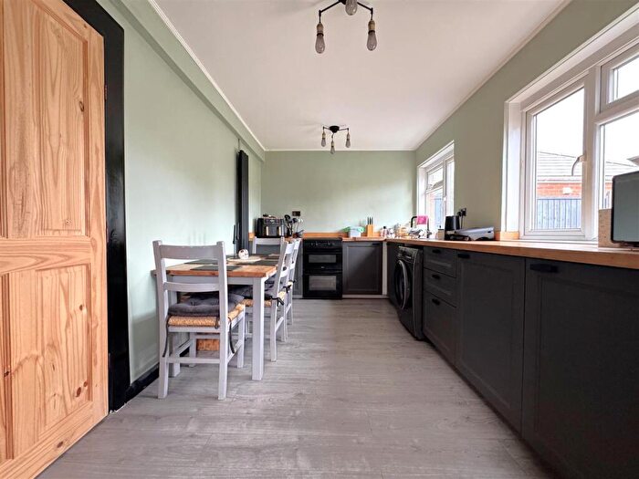 3 Bedroom Semi-Detached House For Sale In Shirecroft Road, Weymouth, DT4 - Photo 2