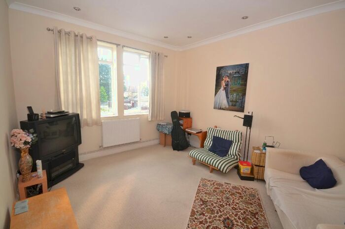 2 Bedroom Flat To Rent In Garston Park Parade, Watford, WD25