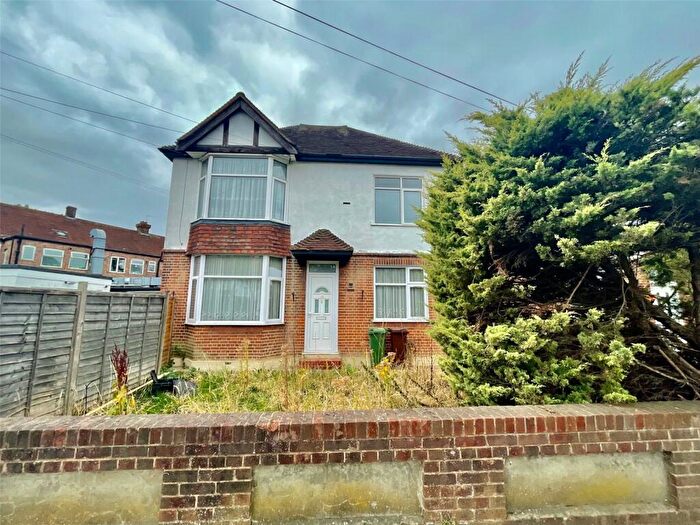 2 Bedroom Maisonette For Sale In The Triangle, Burnt Oak Lane, Sidcup, Kent, DA15