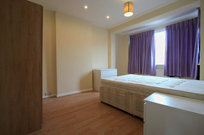 1 Bedroom Flat To Rent In Grove Road, Mitcham Eastfields, CR4