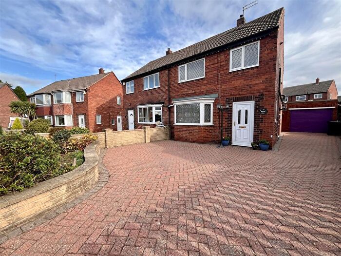 3 Bedroom Semi-Detached House For Sale In Woodland Crescent, Swillington, Leeds, LS26