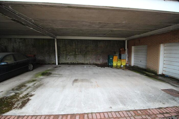 Garage / Parking To Rent In Lymburn Street, Yorkhill, Glasgow, G3
