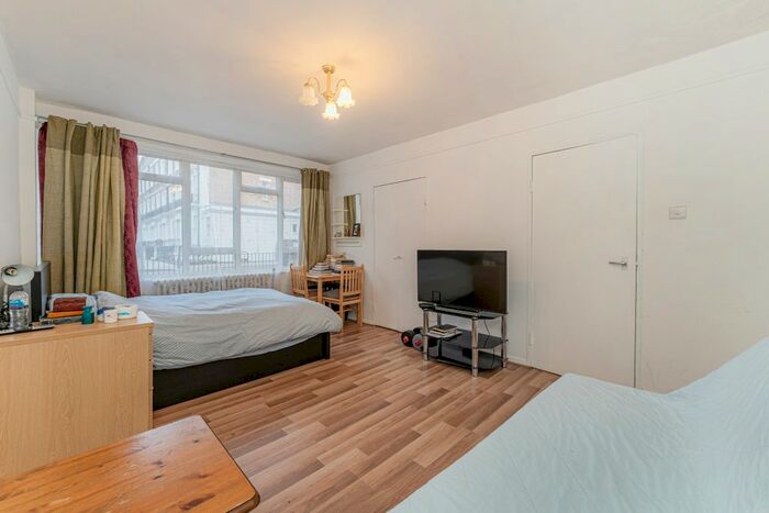 Studio For Sale In Tintern House, Abbots Manor, Pimlico, London, SW1V