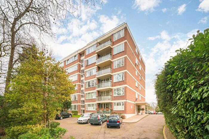 3 Bedroom Flat To Rent In Shepherds Hill, Highgate, N6