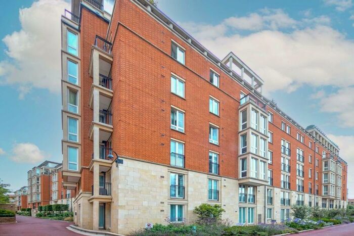 3 Bedroom Flat To Rent In Coleridge Gardens, Chelsea, SW10