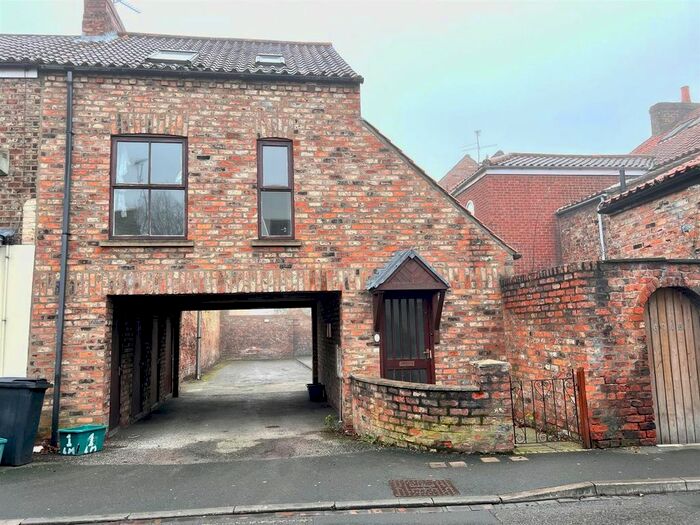 2 Bedroom Town House To Rent In Lowther Mews, City Centre, YO31