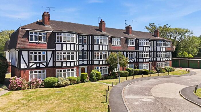 2 Bedroom Flat For Sale In Hermon Hill, Wanstead, E11