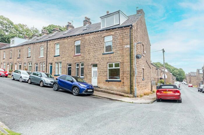 4 Bedroom End Of Terrace House For Sale In Binns Street, Bingley, West Yorkshire, Uk, BD16