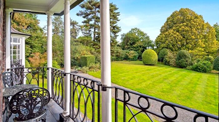 1 Bedroom Flat For Sale In Park Lawn, Farnham Royal, SL2