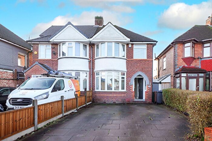 3 Bedroom Semi Detached House For Sale In Wellsford Avenue, Solihull, B92