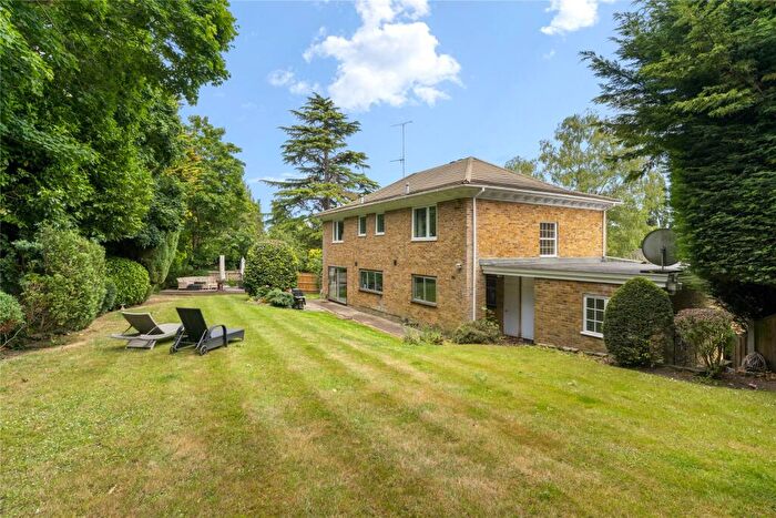 5 Bedroom Detached House To Rent In Tudor Close, Cobham, Surrey, KT11