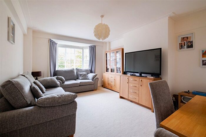 2 Bedroom Flat For Sale In Corner Fielde, Streatham Hill, London, SW2