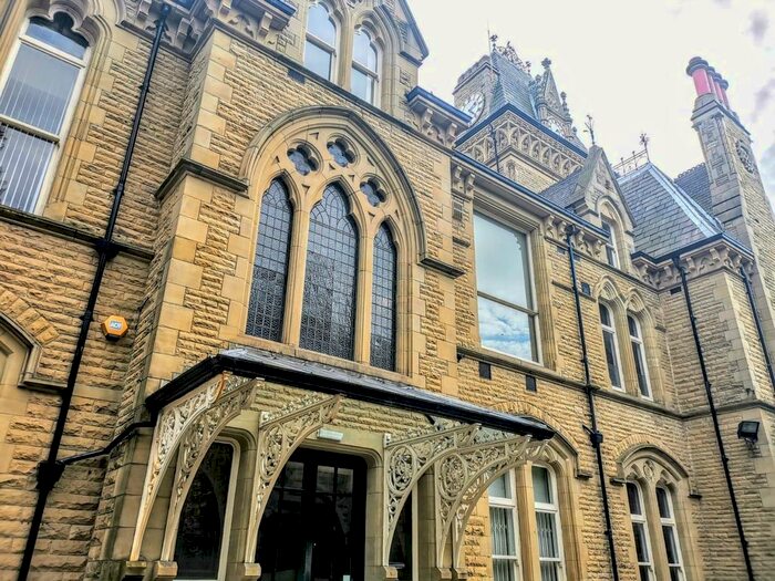 2 Bedroom Property To Rent In Halifax Road, Dewsbury, WF13