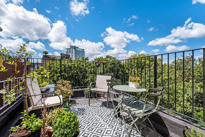 3 Bedroom Maisonette For Sale In Kempsford Gardens, London, SW5