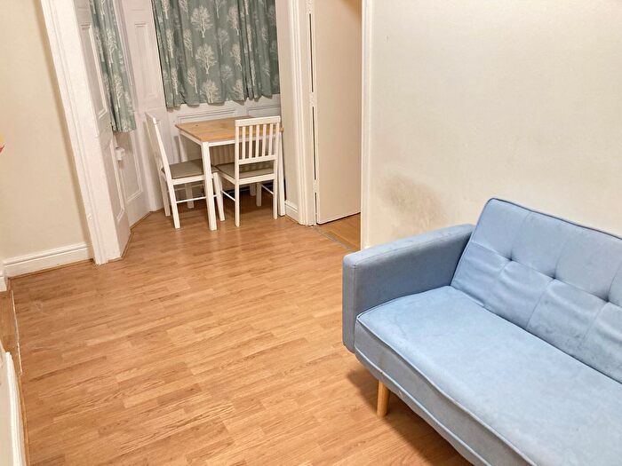 1 Bedroom Flat To Rent In Very Near West Cromwell Road Area, Earls Court, SW5