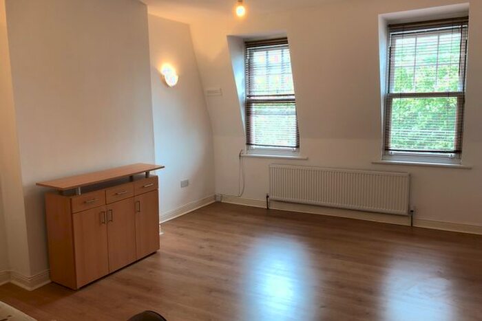 1 Bedroom Flat To Rent In Streatham High Road, London, SW16