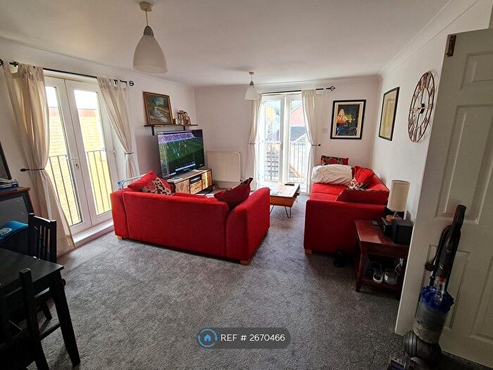 2 Bedroom Flat To Rent In Basildon Close, Watford, WD18