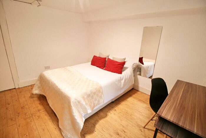 4 Bedroom Flat To Rent In Carnarvon Street, Glasgow, G3
