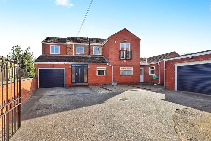 4 Bedroom Detached House For Sale In Main Street, West Stockwith, Doncaster, DN10