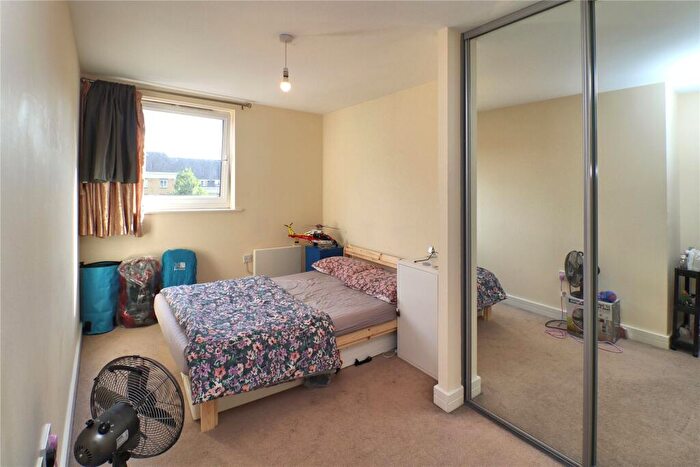 1 Bedroom Flat For Sale In Ashton Court, Victoria Way, Woking, Surrey, GU21