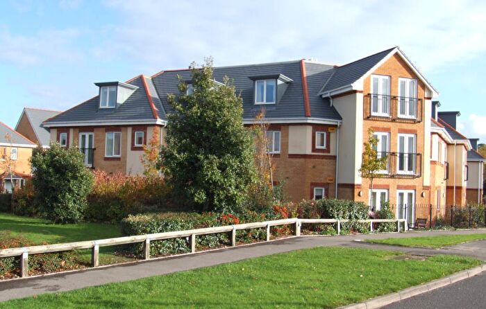 2 Bedroom Flat To Rent In Doulton Gardens, Lower Parkstone, Poole, BH14