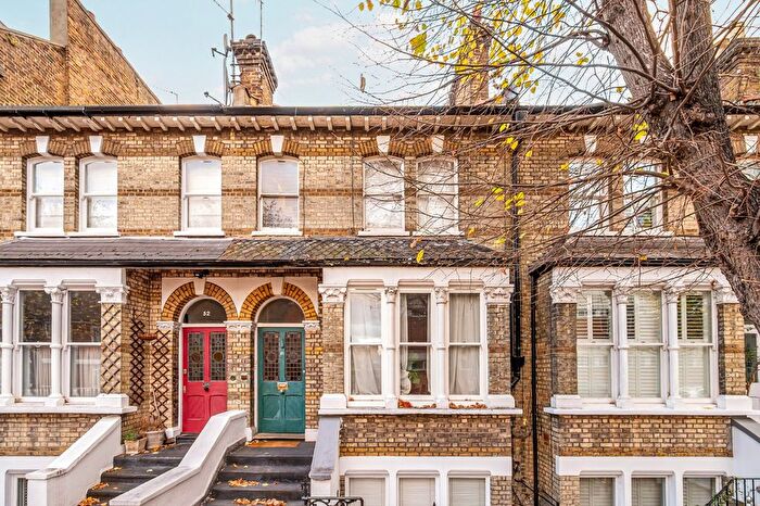 1 Bedroom Flat To Rent In Linden Gardens, Chiswick, W4