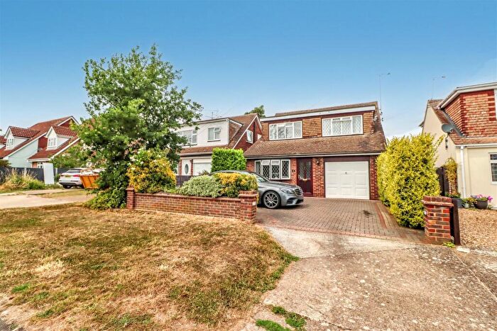 4 Bedroom Detached House For Sale In Grange Avenue, Wickford, SS12