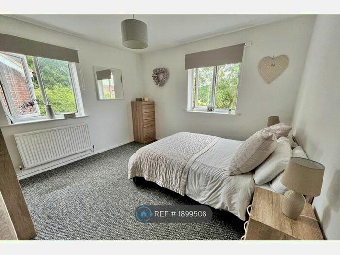 2 Bedroom Flat To Rent In St Andrews Road, Tonbridge, TN12