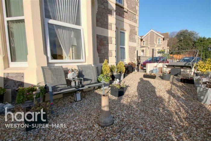 2 Bedroom Flat To Rent In Kew Gardens, BS23