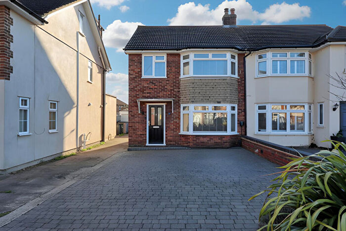 3 Bedroom Semi Detached House For Sale In Lovell Walk, Rainham, RM13