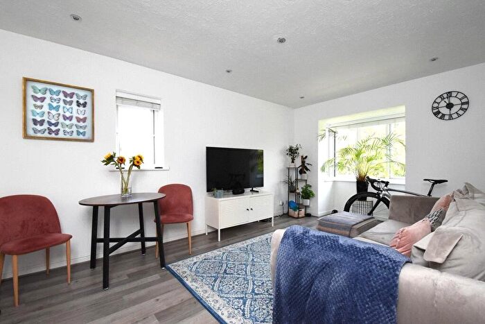 1 Bedroom Flat For Sale In Durham Avenue, Bromley, BR2