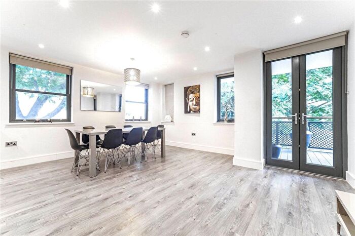 3 Bedroom Flat To Rent In Albany Court, Spring Grove, London, W4