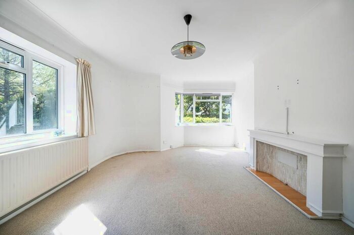 2 Bedroom Flat To Rent In Queens Road, Richmond, TW10